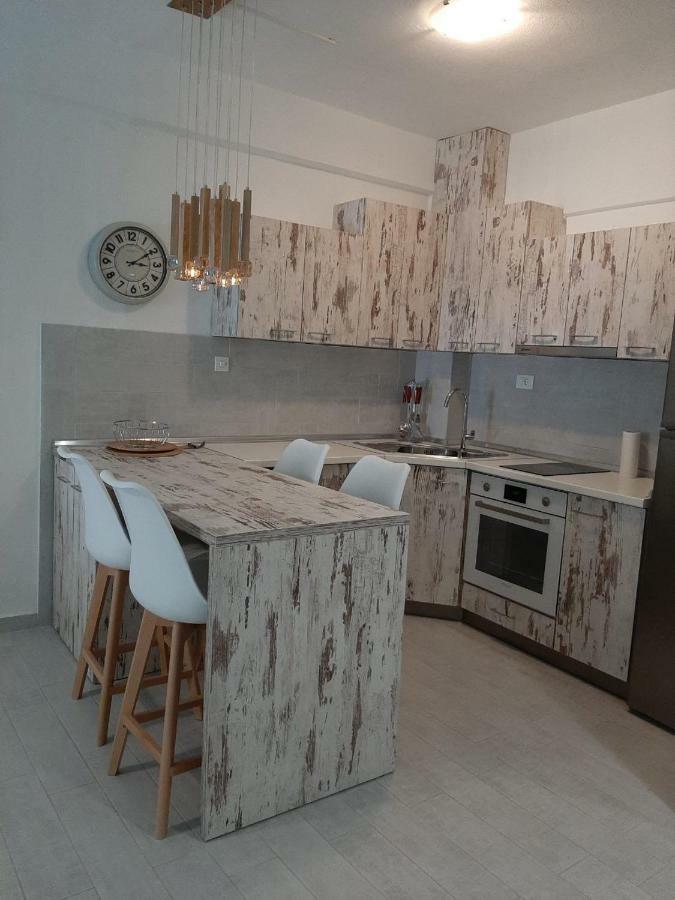 Gala Apartment Nea Poteidaia Bagian luar foto